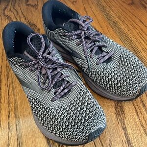 Women’s Brooks Revel 2 Size 8